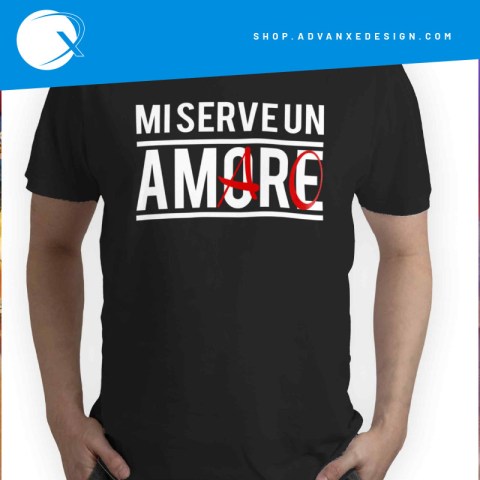 Maglietta simpatica personalizzata MI SERVE UN AMORE...ops AMARO