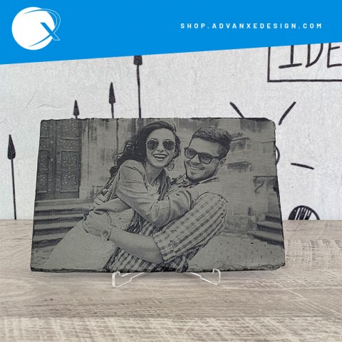 foto incisa su pietra ardesia