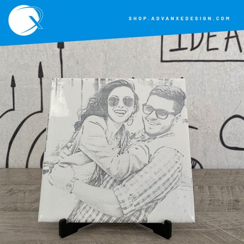 piastrella incisa con laser