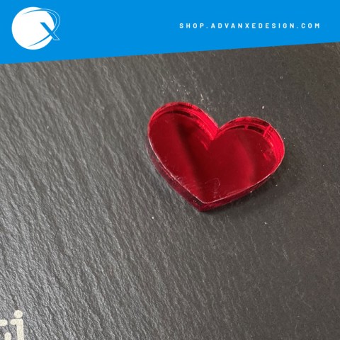 Particolare cuore plexiglass specchio rosso