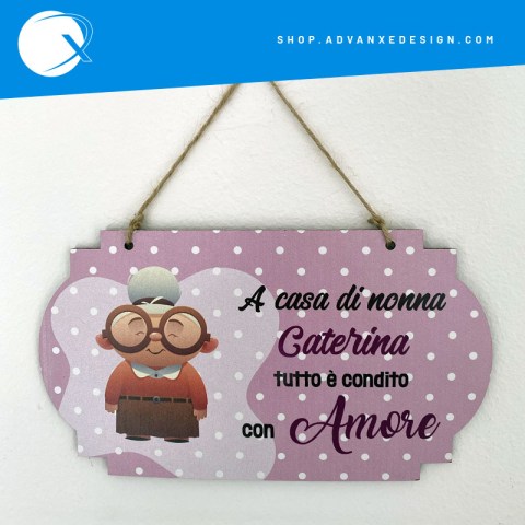 idea regalo festa dei nonni, targa in legno con stampata una dedica personalizzata